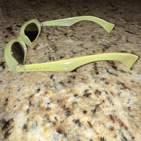 Vintage 90s Givenchy Sunglasses – Pale Chartreuse Oval Frames Designer Shades - Picture 4 of 9